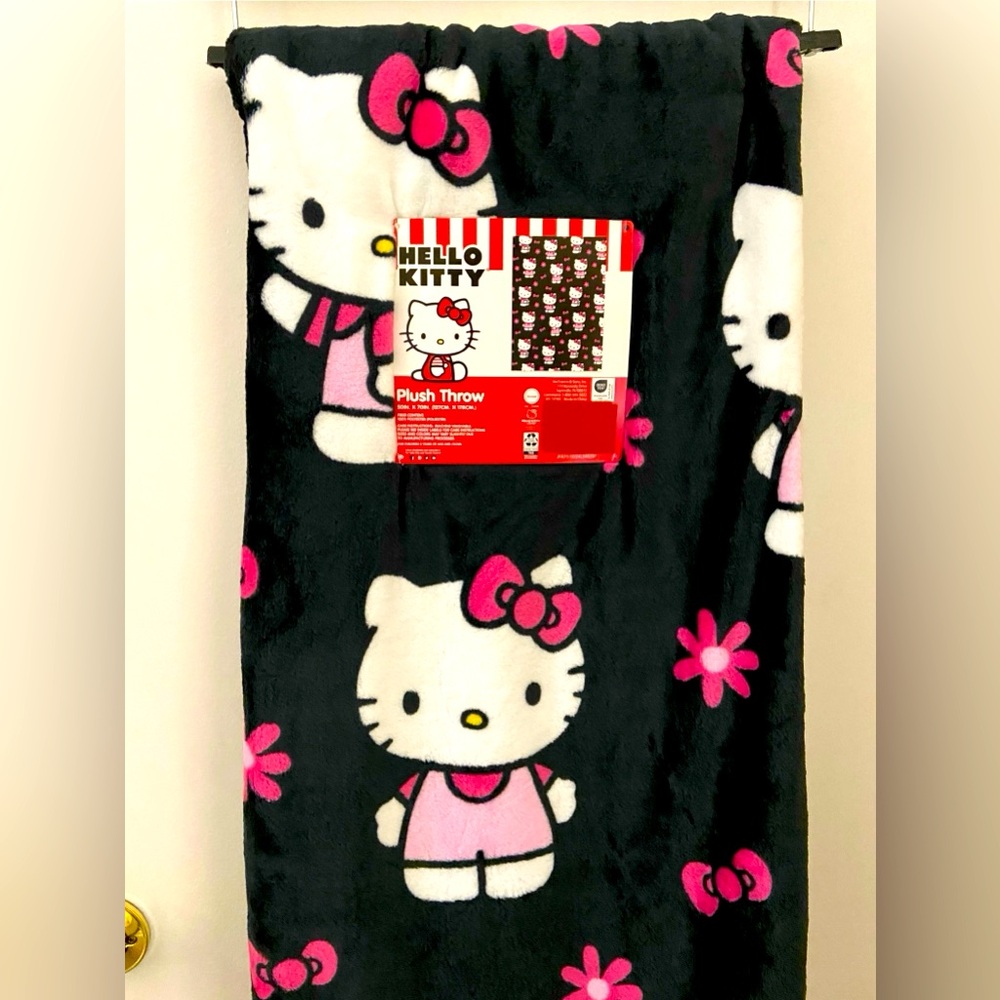 This adorable Hello Kitty blanket
